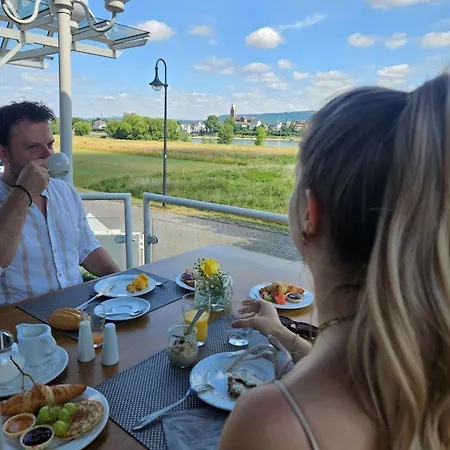 Rheinhotel Larus 4*